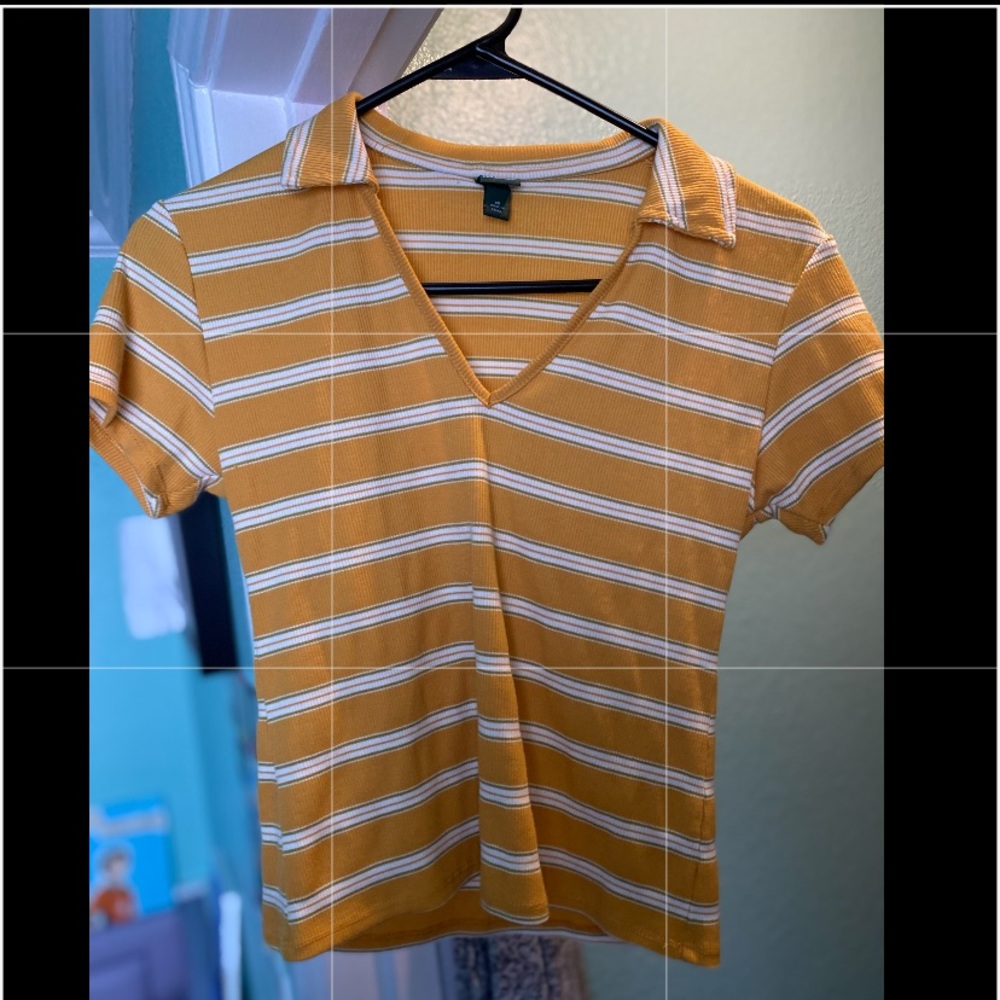 Cute yellow top, v- neck,